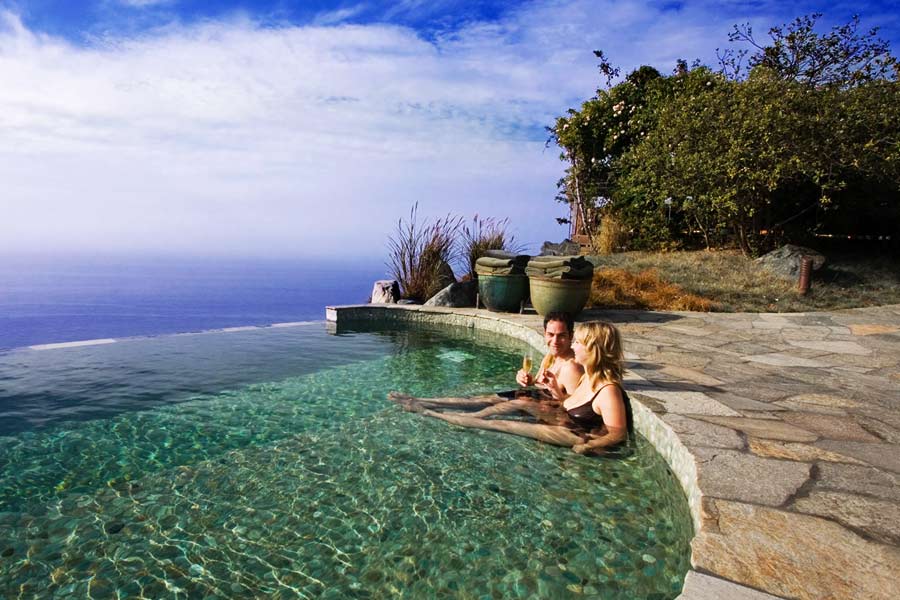 সমুদ্রের বুকে সূর্যাস্ত দেখা থেকে শুরু করে স্পা এবং সুইমিং পুলের বিশেষ সুবিধা পাওয়া যায় ‘পোস্ট রাঞ্চ ইন’ রিসর্টে।