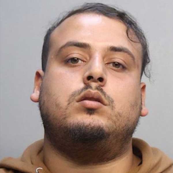 তবে অভিযুক্ত যুবকের এ হেন দাবি উড়িয়ে দিয়েছে নিহত তরুণীর পরিবার। নিহত তরুণীর মায়ের অভিযোগ, ওই যুবক জানতেন যে, ওঁর বাড়িতে তাঁর মেয়ে যাচ্ছেন। তাই জেনেবুঝেই খুন করেছেন যুবক। 