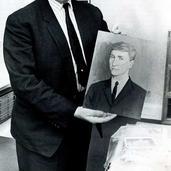 আঠারো মাসের মধ্যে গ্লাসগোয় ৩ জন তরুণী খুনের ঘটনায় শহর জুড়ে আতঙ্ক ছড়িয়েছিল। গোয়েন্দাদের দাবি, সব ক’টি খুন করেছেন সিরিয়াল কিলার ‘বাইবেল জন’। স্কটল্যান্ডের অপরাধ জগতে ৫০ বছরেরও বেশি সময় ধরে যিনি অধরা। 