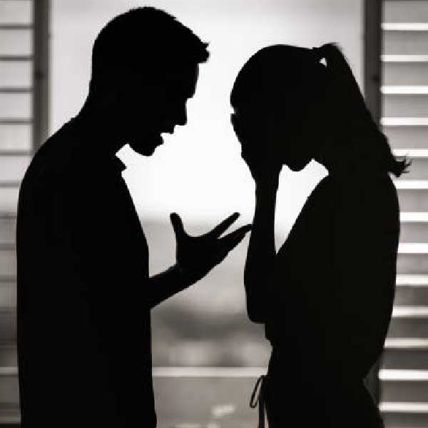 প্রত্যক্ষদর্শীদের দাবি, সে সময় জেমাইমার সঙ্গে ছিলেন প্রায় ৬ ফুট লম্বা ২৫-৩৫ বছরের এক রোগাপাতলা যুবক। ছোট করে ছাঁটা বাদামি চুলের ওই যুবকটির পরনে কেতাদুরস্ত পোশাক ছিল। তাঁর কথাবার্তা এবং আচরণও নাকি মার্জিত। ওই রাতে ‘বরোল্যান্ড বলরুম’-এ কথাবার্তার সময়ও যুবকটি নাকি বাইবেলের বুলি আওড়াচ্ছিলেন।