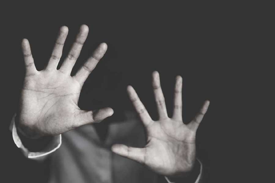 বিস্তর তল্লাশি চালিয়েও খুনের কারণ কী অথবা খুনি কে, তা ধরতে পারছিলেন না তদন্তকারীরা। এরই মধ্যে তৃতীয় খুন হয় গ্লাসগোয়। ৩১ অক্টোবর ১৯৬৯ সালে আর্ল স্ট্রিটের ফ্ল্যাটের কাছে একটি নর্দমার পাশে হেলেন পাটকের অর্ধনগ্ন দেহ পড়েছিল। 