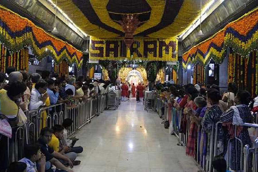 শিরডির সাইবাবা মন্দির এই মুহূর্তে ভারতের সবচেয়ে ধনী মন্দিরগুলির মধ্যে একটি।