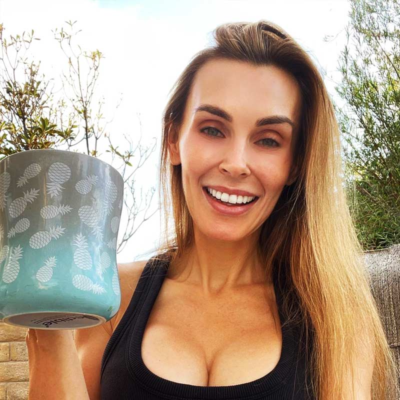 জানিয়েছেন, তাঁর সঙ্গে ফোনের মাধ্যমে পশ্চিম এশিয়া থেকে যাঁরা সম্পর্ক স্থাপনের চেষ্টা করেন, তাঁদের সঙ্গে কথা বলে সার্বিক ভাবে সে দেশের মানসিকতা আন্দাজ করেছেন তিনি।