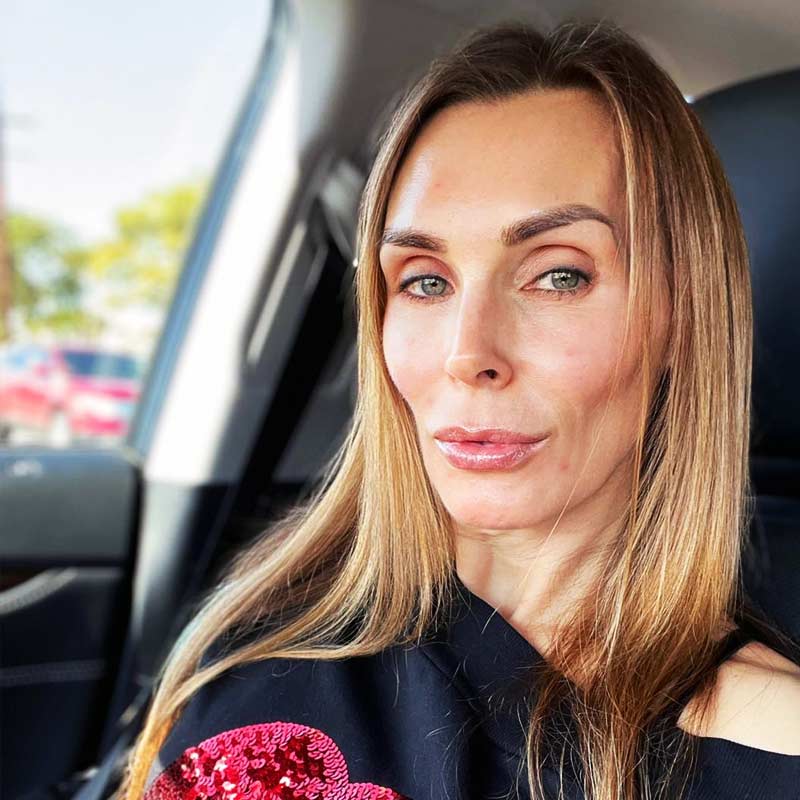 ৪৩ বছরের তানিয়া জনপ্রিয় ব্রিটিশ মডেল। পর্ন দুনিয়ায় তাঁর জনপ্রিয়তা আকাশছোঁয়া। তিনি ফুটবলের ভক্ত। লিভারপুলের একনিষ্ঠ সমর্থক। সেখানেই জন্ম তানিয়ার।