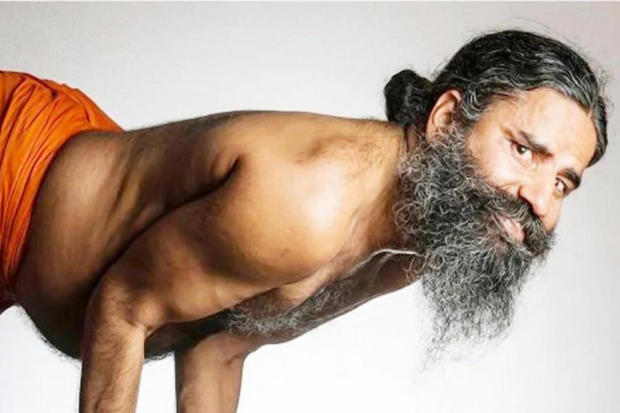 ওই শিবিরেই রামদেবের একটি মন্তব্য সমাজমাধ্যমে ছড়িয়ে পড়েছে। সেখান থেকেই বিতর্কের সূত্রপাত। যদিও আনন্দবাজার অনলাইন এই ভিডিয়োর সত্যতা যাচাই করেনি।