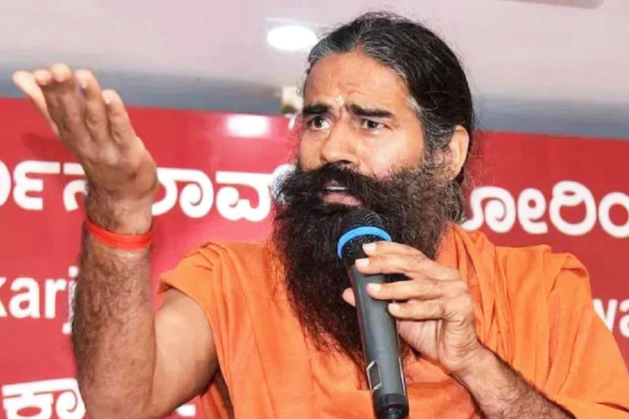 গত জুলাইয়ে, কেরলের চিকিৎসক কেভি বাবু অভিযোগ করেন, রামদেবের সংস্থা ১৯৫৪-এর ‘ড্রাগস অ্যান্ড ম্যাজিক রেমিডিস (অবজেক্‌শেনবল অ্যাডভারটাইজমেন্ট)’ এবং ১৯৪০-এর ‘ড্রাগস অ্যান্ড কসমেটিক্স অ্যাক্ট’ লঙঘন করে এই ওষুধগুলো বিক্রি করে যাচ্ছেন। বাবু গত ১১ অক্টোবর এই মর্মেই আরও একটি অভিযোগ দায়ের করেন। গত ৯ নভেম্বর ওই ওষুধের উৎপাদন বন্ধের পাশাপাশি সংবাদমাধ্যম থেকে এই সংক্রান্ত সমস্ত বিজ্ঞাপনও বন্ধ করার নির্দেশনামা জারি করে। মাত্র তিন দিনের মাথায় নিষেধাজ্ঞা প্রত্যাহার করে নেয় উত্তরাখণ্ড সরকার।