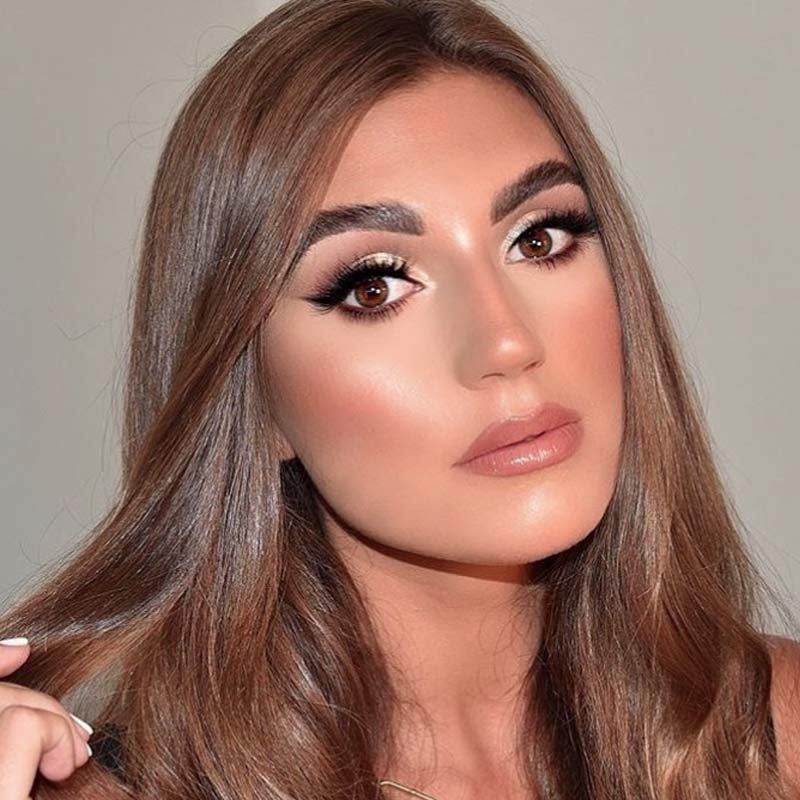 তবে আজকাল শার্লট এবং তাঁর অনুরাগীদের বোধ হয় একটাই প্রার্থনা— কাতারের মাটিতে ওয়েলসের জয়।