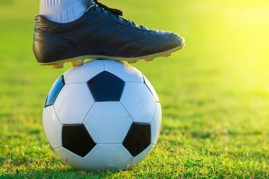 অনেকে বলেন, বিশ্বকাপে ভারতের না খেলার কারণ হল জুতো। ফিফার তরফে জুতো পরে খেলার শর্ত দেওয়া হয়েছিল বলেই নাকি বিশ্বকাপে ভারতীয় ফুটবলাররা খেলতে চাননি। কিন্তু এই যুক্তি কতটা গ্রহণযোগ্য, তা নিয়ে সন্দেহ রয়েছে।