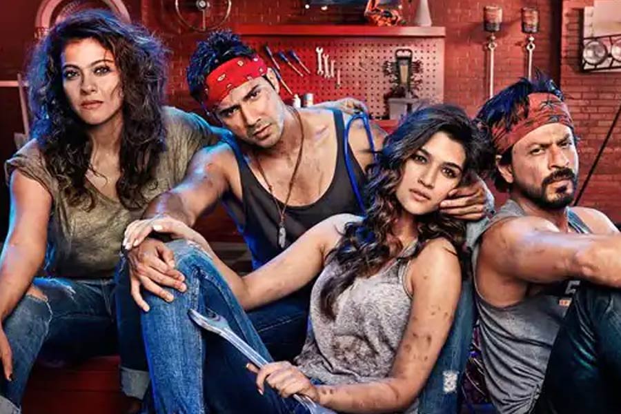 বরুণ ও কার্তিকের সঙ্গে জুটি হিসাবে কৃতীকে পছন্দও করেছেন দর্শকরা। অতীতে ২০১৫ সালে শাহরুখ খান ও কাজলের ‘কামব্যাক’ ছবি ‘দিলওয়ালে’তে বরুণের বিপরীতে দেখা গিয়েছিল কৃতীকে। পর্দায় তাঁদের রসায়ন নজর কেড়েছিল। 