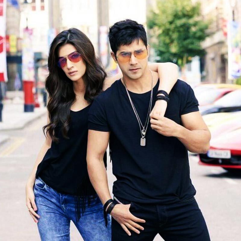 বরুণ মিষ্টি ছেলে হলেও একটু-আধটু ‘ফ্লার্ট’ করেন বলে মন্তব্য করেছেন কৃতী। যা শুনে হেসেছেন বরুণ। আবার বরুণ ফোন করলে ‘হাই, হ্যালো’ বলেন না। আর এটা নাকি একেবারেই না-পসন্দ অভিনেত্রীর। 