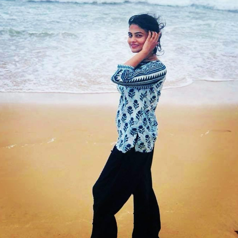 সম্প্রতি টিনা দাবির এক বান্ধবীকে নিয়ে সমাজমাধ্যমে বেশ চর্চা হচ্ছে। তিনিও এক জন আইএএস। নাম আর্তিকা শুক্ল।