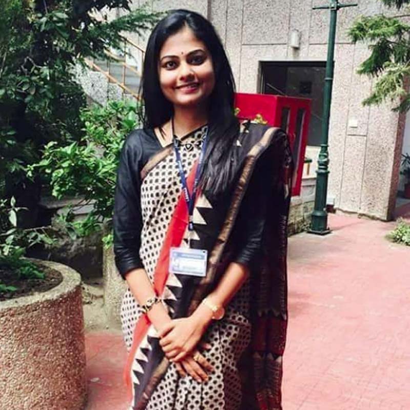 ১৯৯০ সালে উত্তরপ্রদেশের বারাণসীতে জন্ম আর্তিকার। শৈশব থেকেই পড়াশোনায় যথেষ্ট ভাল। বারণসীতেই তাঁর স্কুলজীবন কেটেছে।