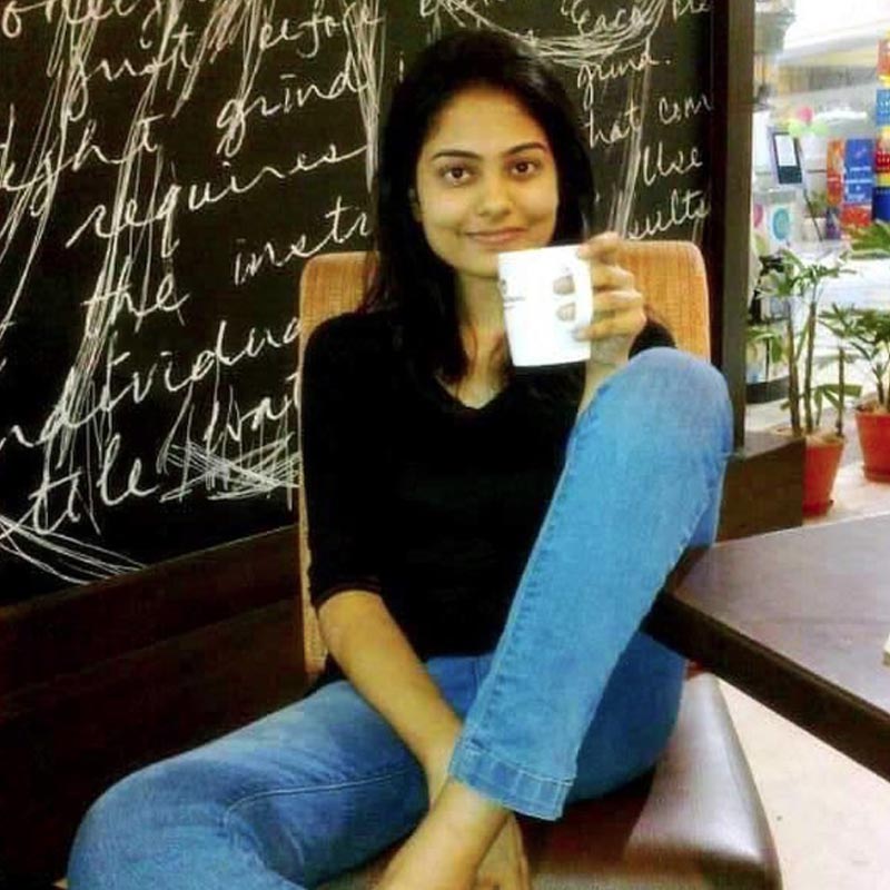 সাল ২০১৪। মাঝপথেই মেডিক্যাল পড়া ছেড়ে দেন আর্তিকা। দাদা গৌরবের অনুপ্রেরণায় ইউপিএসসির জন্য পুরোদমে প্রস্তুতি শুরু করে দেন।