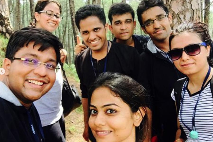 আর্তিকা এক সাক্ষাৎকারে দাবি করেছেন, ইউপিএসসির জন্য তিনি কোনও কোচিং নেননি। দাদা তাঁকে খুবই সহযোগিতা করেছেন। শুধু তাই-ই নয়, দাদার পরীক্ষার নোট পড়েই ইউপিএসসি পরীক্ষা পাশ করেছেন।