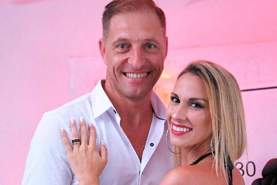 সমাজমাধ্যমে রোমিনার সঙ্গে ছুটি কাটানোর ছবিও প্রকাশ করেছেন নেস্টর।  