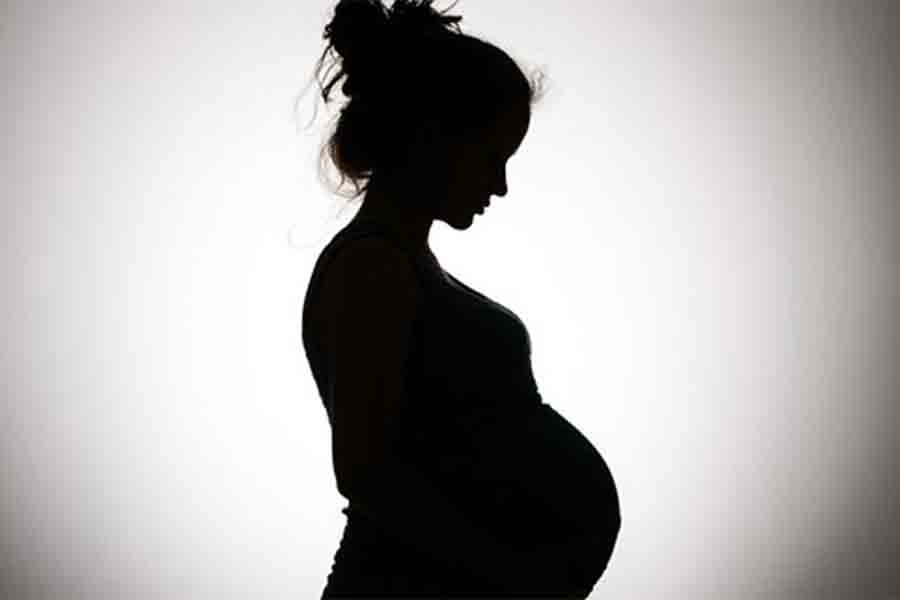 Court gives bail a man who is accused of kicking pregnant woman