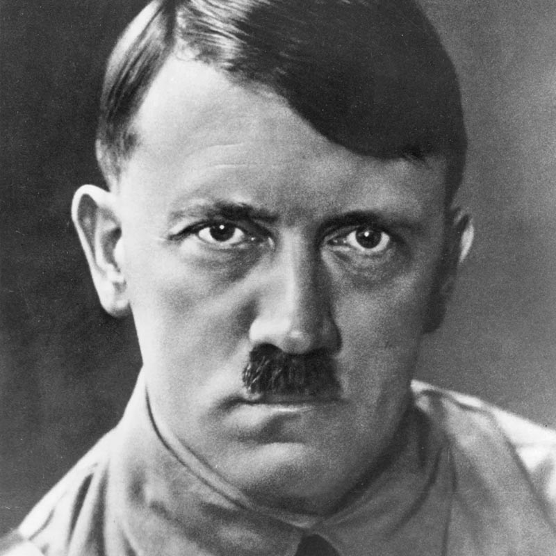 আবার এই অলিম্পিক্সের মাধ্যমেই জার্মান জাত্যাভিমানকে প্রতিষ্ঠিত করতে চেয়েছিলেন হিটলার। কিন্তু হিটলারের সেই গুমরকে চূর্ণ করে দিয়েছিলেন আমেরিকার আফ্রো-আমেরিকান দৌড়বিদ জেসি ওয়েন্স।