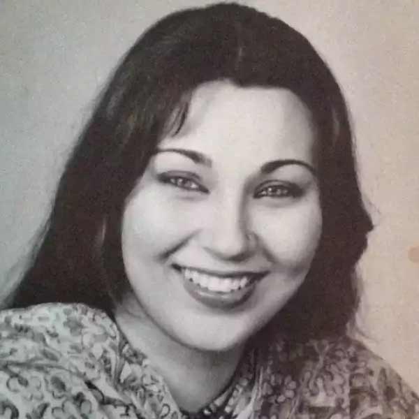  ১৯৮০ সালের ছবি ‘জুদাই’-য়ে এক পার্শ্বচরিত্রে অভিনয় করেন হেলেনা। জিতেন্দ্র-রেখা অভিনীত এই হিট ছবিতে তাঁর উপস্থিতি তেমন নজর কাড়েনি। হেলেনার বাবা ছিলেন তুরস্কের মানুষ আর মা অ্যাংলো-ইন্ডিয়ান খ্রিস্টান। পরে ‘সাথ সাথ’ (১৯৮২) ছবিতেও একটি ছোট চরিত্রে তাঁকে দেখা গিয়েছিল।