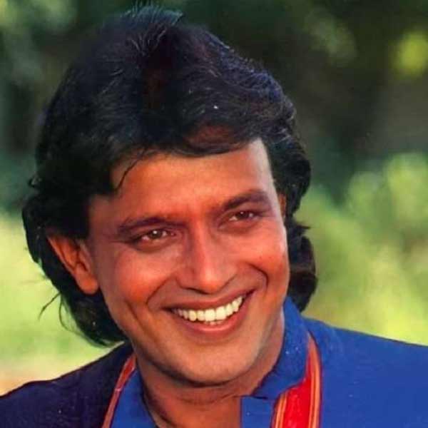 সেই সময়কার বলিউডি গুঞ্জন থেকে জানা যায়, অভিনেতা-মডেল জাভেদ খানের সঙ্গে কলেজজীবন থেকেই প্রেমের সম্পর্ক ছিল হেলেনার। ৪ বছর প্রেমপর্ব চলার পরে হঠাৎই বিচ্ছেদ হয়ে যায় তাঁদের। এই বিচ্ছেদের মুহূর্তেই নাকি মিঠুনের প্রবেশ এবং হেলেনার সঙ্গে বিয়ে।