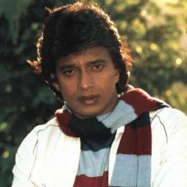 ইতিমধ্যে হেলেনার জীবনে আবার ফিরে আসেন জাভেদ খান। হেলেনাও জাভেদের প্রতি নরম হয়ে পড়েন। ফলে মিঠুন-হেলেনার দাম্পত্যে ছেদ আসে।