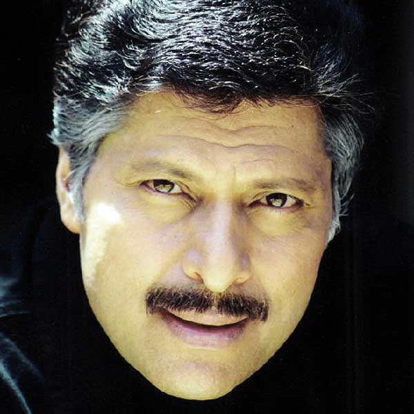 এক পার্টিতে নাকি বিজয়েন্দ্র নেশাগ্রস্ত অবস্থায় হেলেনাকে আক্রমণ করে বসেন। আবার বিজয়েন্দ্র জানান, সেই পার্টিতে হেলেনাই নেশাগ্রস্ত অবস্থায় তাঁর সঙ্গে দুর্ব্যবহার করেছিলেন।