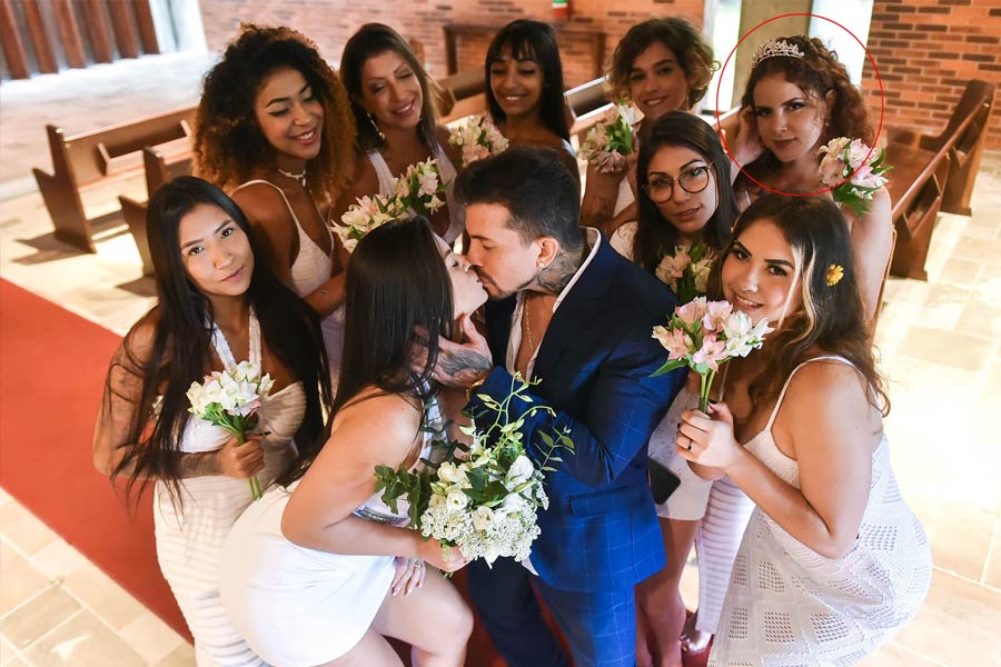 ব্রাজিলীয় মডেল আর্থার ও উরসো। ২০২১ সালে প্রথম বার আন্তর্জাতিক শিরোনামে উঠে এসেছিলেন তিনি। এক সঙ্গে ৯ তরুণীকে বিয়ে করেছিলেন আর্থার। ঘটা করে সেই সম্পর্কের উদ্‌যাপন করেন।