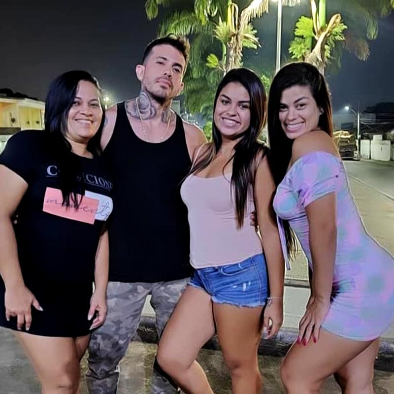 আর্থার জানিয়েছিলেন, সকলের মন রাখতে একটি রুটিন তিনি বানিয়ে নিয়েছেন। কবে কখন কোন স্ত্রীর সঙ্গে ঠিক কতটা সময় তিনি কাটাতে চান, কোন সময় কী করতে চান, রুটিনে সে সব লেখা ছিল। সেই রুটিন অনুযায়ী দিন কাটান আর্থার।