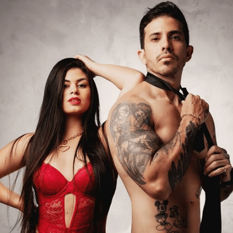 সমাজের এই টিপ্পনী, হাসাহাসির মাঝে সম্পর্ক টিকিয়ে রাখা যাবে কি না, তা নিয়ে সন্দিহান হয়ে উঠেছিলেন আর্থার। স্ত্রীদের সঙ্গে তিনি এ নিয়ে আলোচনায় বসেন। কথাবার্তার মাধ্যমে সমস্যা সমাধান করে নিয়েছিলেন নিজেরাই।