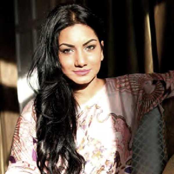 স্নাতক হওয়ার পর জয়ন্তী লস অ্যাঞ্জেলসের ফ্যাশন ইনস্টিটিউট অফ ডিজ়াইন অ্যান্ড মার্চেন্ডাইজ়িং-এ পড়াশোনা করেন। পরে আরও একটি বিশ্ববিদ্যালয় থেকে ফ্যাশন স্টাইলিং নিয়ে পড়াশোনা করেছেন তিনি।