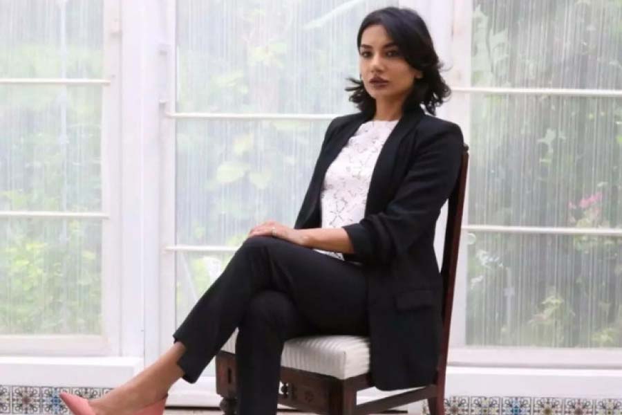 কিন্তু কেন?  সংস্থার অন্দরের খবর, জয়ন্তী দিল্লির অফিসের কাজকর্মের দেখাশোনা করতেন। বস্তত, কোম্পানির একেবারে নিচুতলার কাজও হাতেকলমে শিখেছেন।