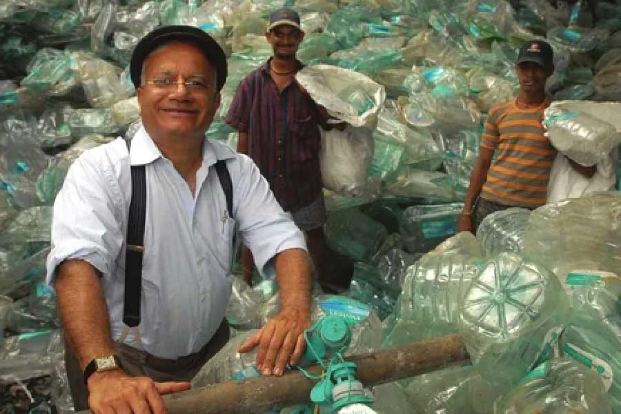 সংবাদ সংস্থাকে চৌহান এটুকুই জানিয়েছেন যে তিনি ব্যবসার ন্যূনতম অংশও নিজের কাছে রাখবেন না। এখন চান অখণ্ড অবসর। জীবনের শেষ সময়টা প্লাস্টিকের পুনর্ব্যবহার এবং নানা সেবামূলক কাজের জন্য রাখছেন।