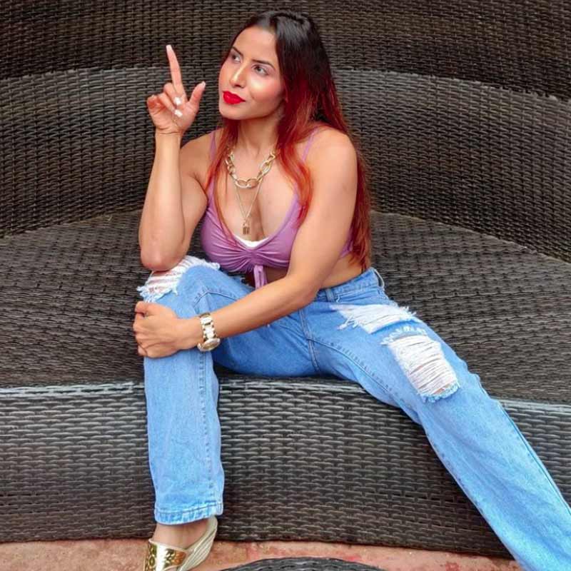 শুধু কি তাই! মঞ্চে ওঠার আগে অঙ্কিতা তাঁর পরনের পোশাক হিসাবে বেছে নেন বিকিনি।