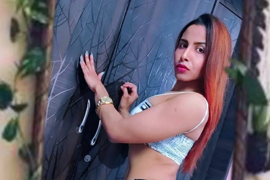 প্রতিযোগিতায় অংশগ্রহণ করার আগে অঙ্কিতা বিকিনি পরে মঞ্চে উঠতেন। পরিবারের তরফে অবশ্য তাঁর এই পোশাক নিয়ে যথেষ্ট আপত্তি ছিল। এমনকি প্রথম দিকে বাড়ির কেউ জানতেনও না যে অঙ্কিতা বিকিনি পরে মঞ্চে ওঠেন।