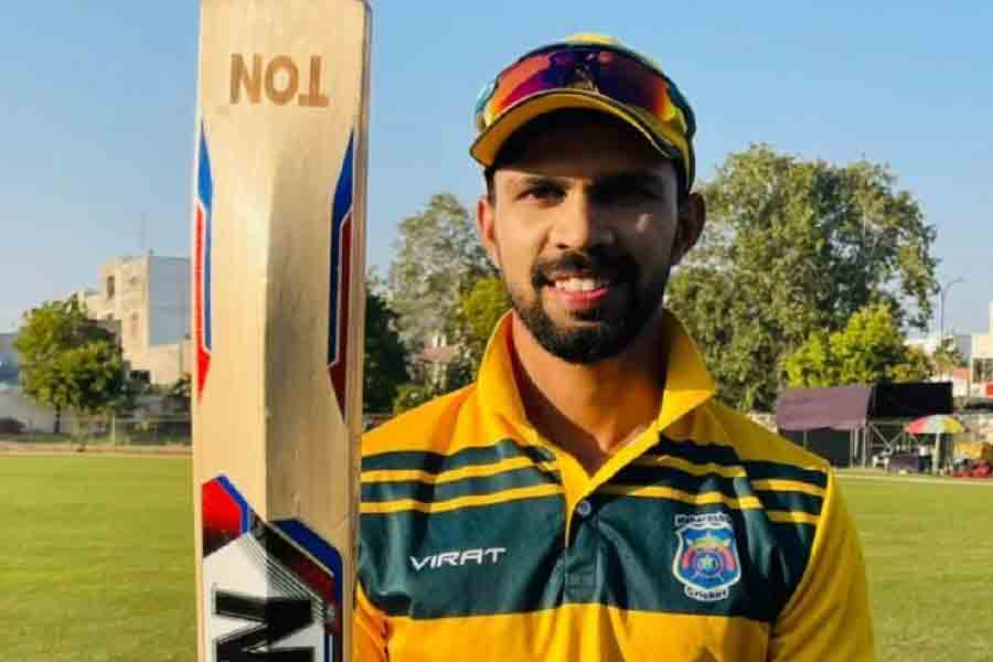 বিজয় হজারে ট্রফির কোয়ার্টার ফাইনালে উত্তরপ্রদেশের বিরুদ্ধে ঝোড়ো ব্যাটিং করেছেন রুতুরাজ। ১৫৯ বলে ২২০ রান করেছেন তিনি। গোটা ইনিংসে ১০টি চার এবং ১৬টি ছয় মেরেছেন।