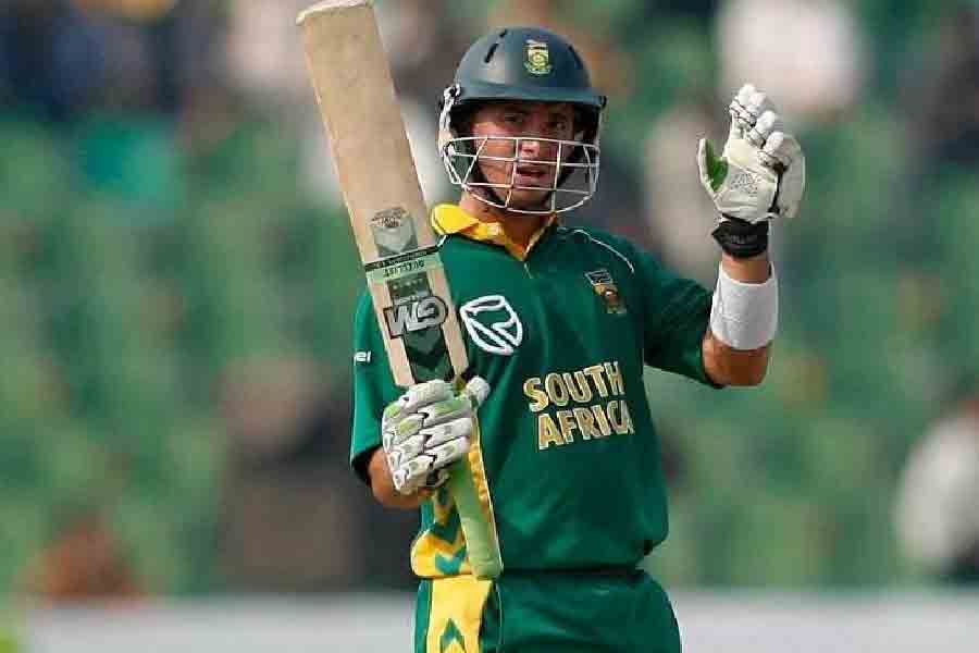 আন্তর্জাতিক এক দিনের ম্যাচে ছ’টি ছয় হাঁকানোর কৃতিত্ব প্রথম রয়েছে হার্সেল গিবসের।