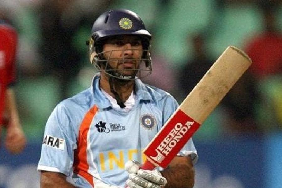 যুবরাজের আগে টি২০ ম্যাচে এক ওভারে ছ’টি ছয় মারার কৃতিত্ব কারও নেই। ওই ম্যাচে ১২ বলে অর্ধশতরান করেছিলেন যুবরাজ। সেটাও একটা রেকর্ড। টি২০ ম্যাচে দ্রুততম ৫০-এর রেকর্ডও এর পর চলে যায় যুবরাজের ঝুলিতে।