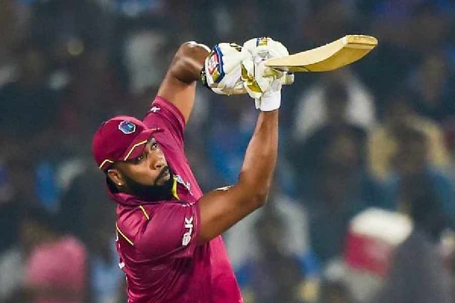 যুবরাজের পর টি২০ ম্যাচে এই নজির গড়েছেন কিয়েরন পোলার্ড। ২০২১ সালের ৩ মার্চ শ্রীলঙ্কার বিরুদ্ধে টি২০ ম্যাচ খেলতে নেমেছিল ওয়েস্ট ইন্ডিজ। সেখানেই এই কীর্তি গড়েছিলেন ওয়েস্ট ইন্ডিজের অল রাউন্ডার পোলার্ড।