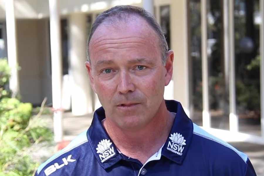 ওই ওভারে প্রথম ১৭টি বলের মধ্যে মাত্র একটি ছিল বৈধ। এক ওভারে এতগুলি বল করতে হয়েছিল, আম্পায়ার গুনতে ভুল করে ফেলেন। পঞ্চম বলের পর তিনি ওভারটিও বাতিল করে দেন।