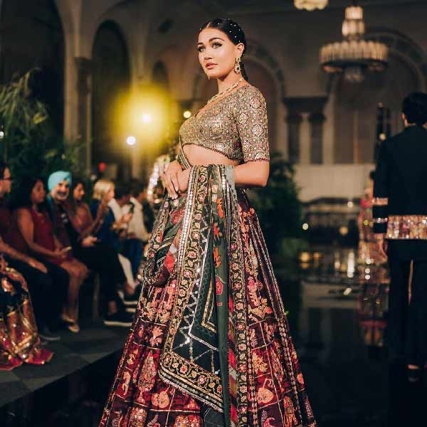 পাকিস্তানের জনপ্রিয় মডেল আনিশা। তিনি মডেলিংয়ের পাশাপাশি গান এবং অভিনয়ও করে থাকেন। চলতি বছর ‘মিস গ্র্যান্ড পাকিস্তান’ প্রতিযোগিতায় তিনি অংশ নিয়েছিলেন।