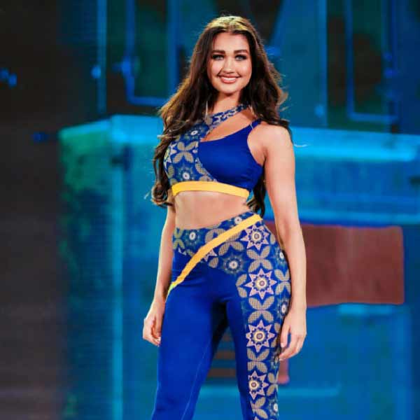 অভিনয়, গানবাজনা এবং মডেলিংয়ের বাইরে সমাজসেবা মূলক কাজও করে থাকেন আনিশা। দুঃস্থদের দিকে তাঁকে সাহায্যের হাত বাড়িয়ে দিতে দেখা গিয়েছে বারবার। 