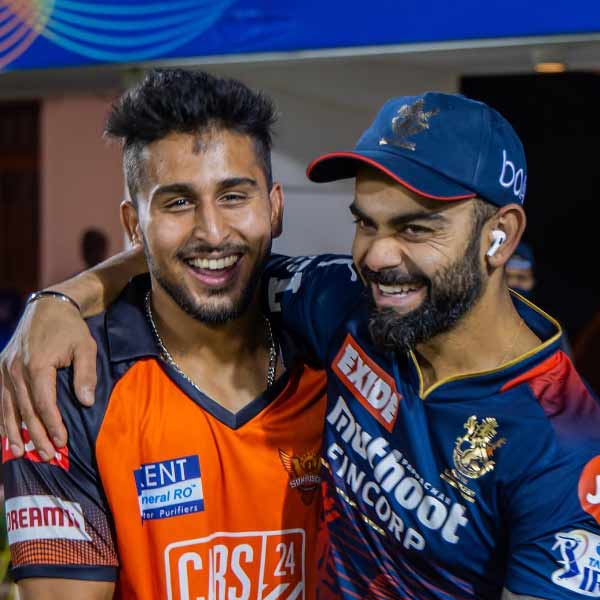 সম্প্রতি ভারতে যে সব উঠতি জোরে বলার উঠে এসেছেন, তাঁদের অন্যতম জম্মুর গুজ্জর নগরের বাসিন্দা উমরান মালিক। উমরানের জন্ম ১৯৯৯ সালের ২২ নভেম্বর। ছোট থেকেই ক্রিকেটে প্রচণ্ড উৎসাহ তাঁর। এ কারণে দশম শ্রেণির পর আর পড়াশোনা এগোয়নি।