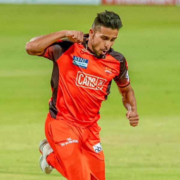 ২০২২ সালে উমরানকে ৪ কোটি টাকায় কেনে সানরাইজ হায়দরাবাদ। ভালই বল করেছেন। আন্তর্জাতিক টি-টোয়েন্টি ক্রিকেটে অভিষেক ২০২২ সালের ২৬ জুন আয়ারল্যান্ডের বিরুদ্ধে। 