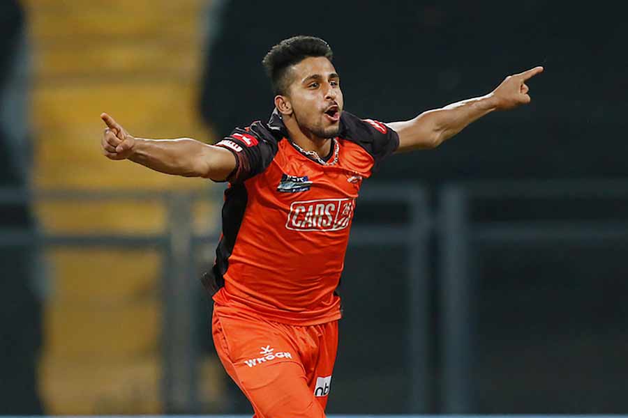 মোট ৩টি টি-টোয়েন্টি ম্যাচ খেলেছেন। পেয়েছেন ২টি উইকেট। এক দিনের ক্রিকেটে অভিষেক হল নিউ জ়িল্যান্ডের বিরুদ্ধে। ডেভন কনওয়েকে আউট করেন।  এ পর্যন্ত দু’টি ওয়ান ডে ম্যাচে ২টি উইকেট শিকার করেছেন।