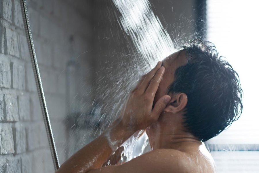 কার্বোহাইড্রেট বা অতিরিক্ত ফাইবারযুক্ত খাবার খাওয়ার পর স্নান করলে হজম প্রক্রিয়া আরও ধীর হয়ে যায়। 