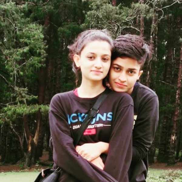 ফতিমাদের লড়াইটা সহজ ছিল না। সৌদি আরবে থাকাকালীন তাঁদের পরিচয় হয়। দু’জনেই তখন স্কুলপড়ুয়া। দ্বাদশ শ্রেণির সেই প্রেম সময়ের সঙ্গে সঙ্গে গাঢ় হয়েছে আরও। প্রেমই তাঁদের যাবতীয় লড়াইয়ের শক্তি জুগিয়েছে।