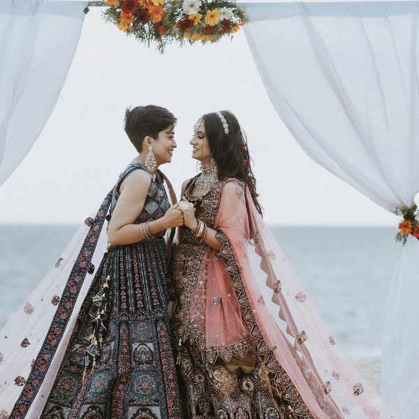 সৌদিতে গিয়ে ফতিমার কাছ থেকেই তাঁরা এই সম্পর্কের কথা জানতে পারেন। তার পর শুরু হয় লড়াই। ফতিমা এবং আধিলা— দু’জনের বাড়িতেই তুমুল অশান্তি হয় এই সম্পর্ক নিয়ে। কিছুতেই পরিবারের সদস্যরা এই সমলিঙ্গ প্রেম মেনে নিতে পারেননি।