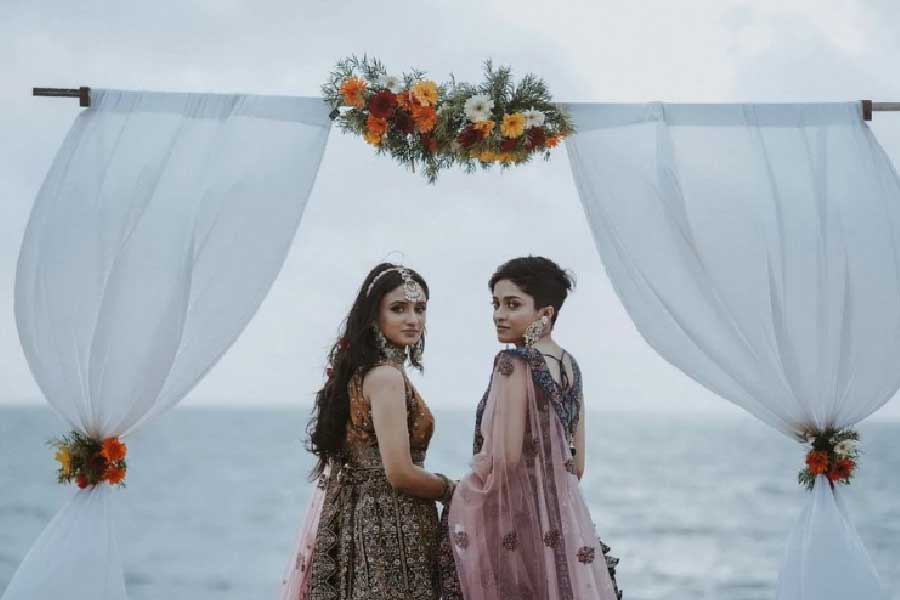 একই সঙ্গে দেশের আইনশৃঙ্খলার উপর ভরসা রেখেই তাঁরা আদালতের দ্বারস্থ হয়েছিলেন বলে জানিয়েছেন আধিলা। ভারতেও আগামী দিনে সমলিঙ্গ সম্পর্ককে স্বীকৃতি দেওয়া হবে বলে আশাবাদী তিনি।