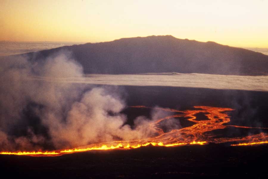 তবে লাভার ফলে তৈরি হওয়া ছাই যানবাহন, বাড়ি, গাছপালার ক্ষতি করতে পারে। দূষিত হতে পারে জল। পাশাপাশি বৈদ্যুতিক ব্যবস্থাও ব্যাহত হতে পারে বলে আবহাওয়া দফতর জানিয়েছে।