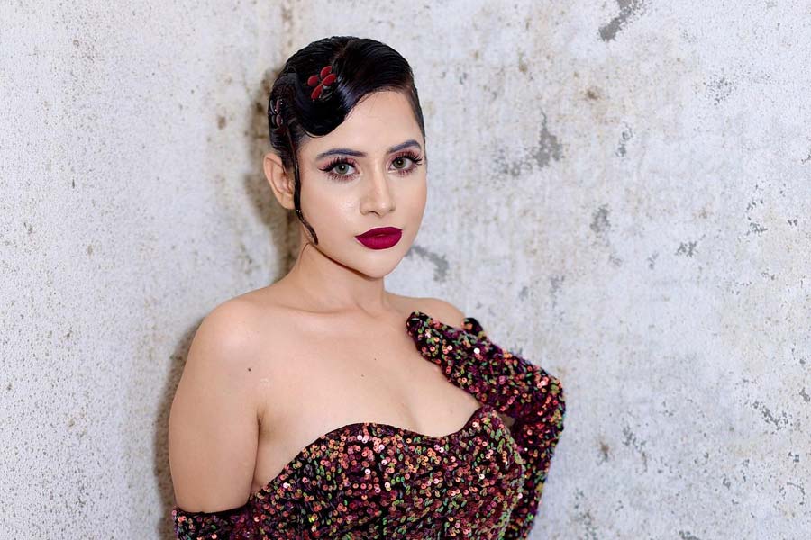 উরফিকে নিয়ে মন্তব্যের পর পাল্টা ফুঁসে উঠেছেন অভিনেত্রীও। তিনি চেতনের সঙ্গে মহিলাদের ব্যক্তিগত বাক্যালাপ প্রকাশ্যে এনেছেন। সেই সঙ্গে চেতনের চরিত্র নিয়েও প্রশ্ন তুলে দিয়েছেন।