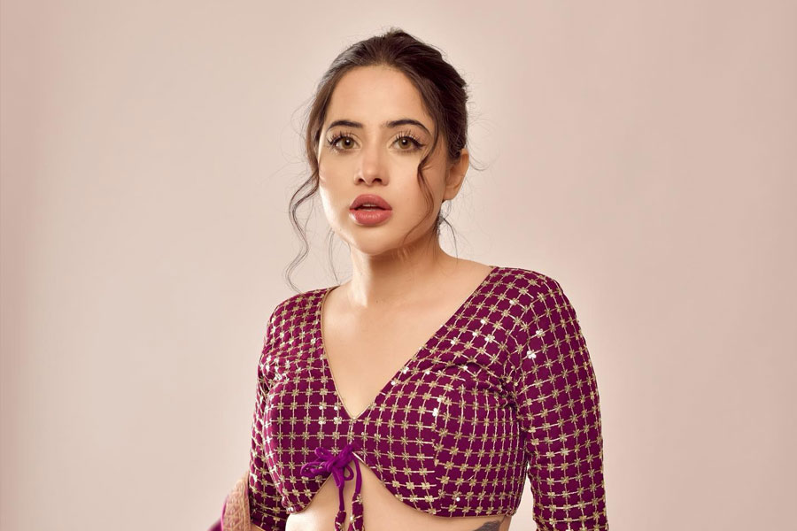 চেতনের এই মন্তব্যের পর উরফি বুঝিয়ে দিয়েছেন, ছেড়ে দেওয়ার পাত্রী তিনি নন। উরফির পাল্টা অভিযোগ, চেতন আসলে ‘পারভার্ট’, অর্থাৎ তিনি বিকৃতমনষ্ক। চেতনের পুরনো কেচ্ছা মনে করিয়ে দিয়েছেন উরফি।